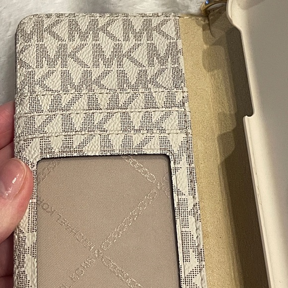 Michael Kors Wallet Phone Case - Like New - Beige/Striped Design - iPhone 11/12 - Picture 6 of 9